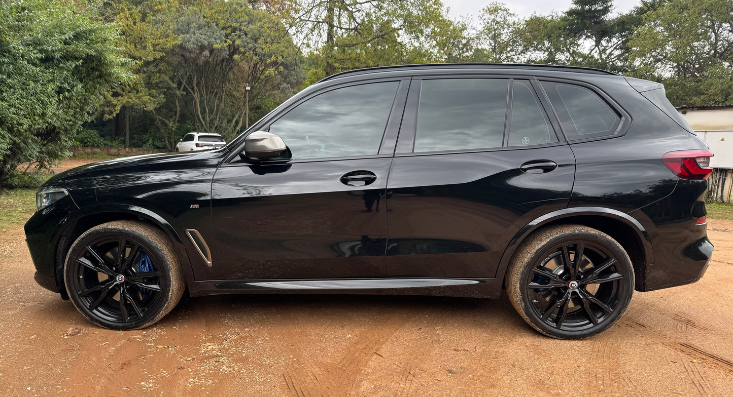 BMW X5 M50i