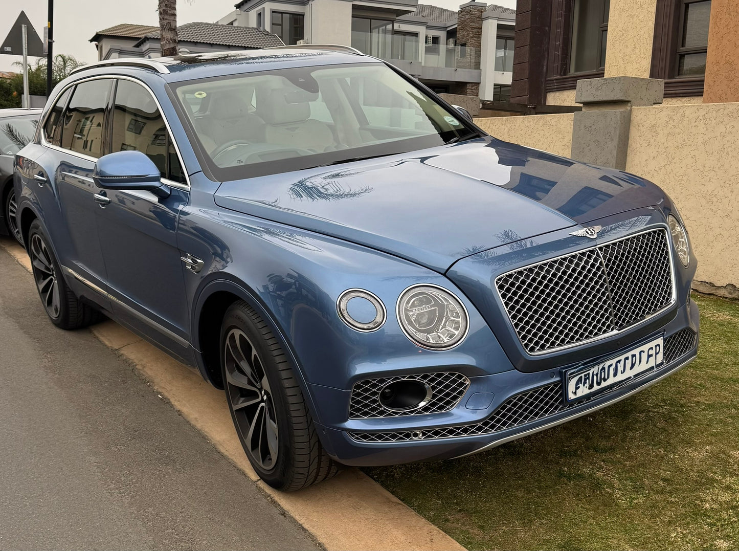 Bentley Bentayga Baby Blue